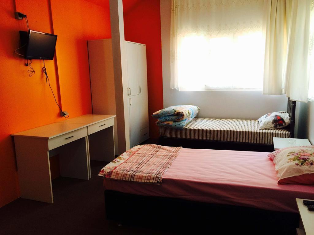 Limon Hostel Одрин Екстериор снимка